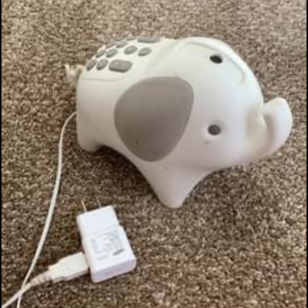 SkipHop Elephant baby soother/sound machine
